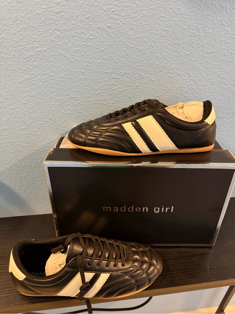 Madden Girl Black and white Retro Sport Sneakers size 8